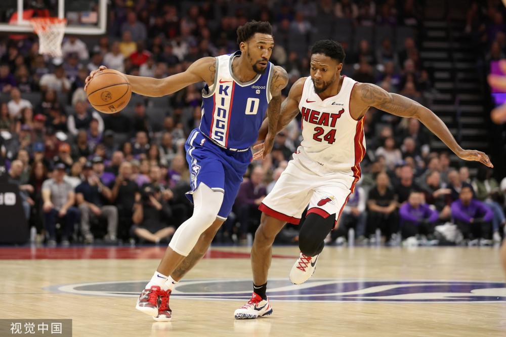 冰壶比赛虽 冰壶比赛虽